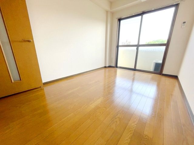 居室・リビング　別号室参考写真