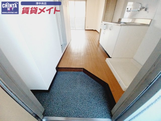 リバーサイド東古河の玄関写真