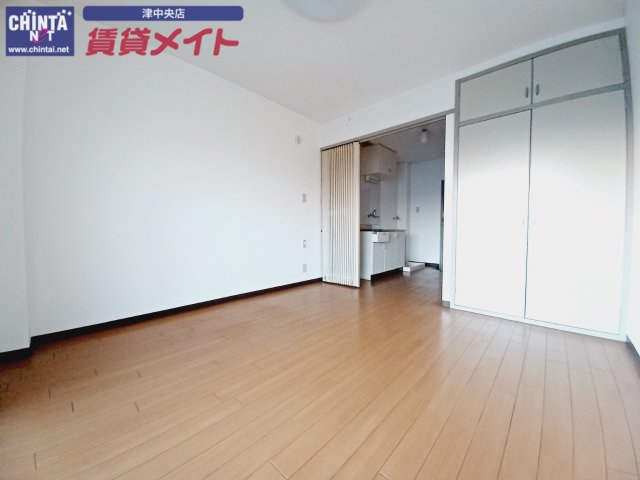 リバーサイド東古河の居間写真