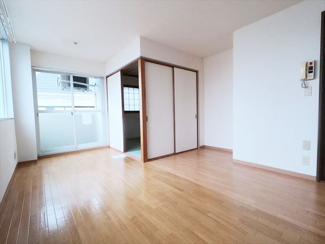 その他部屋・スペース　窓が多く明るいお部屋