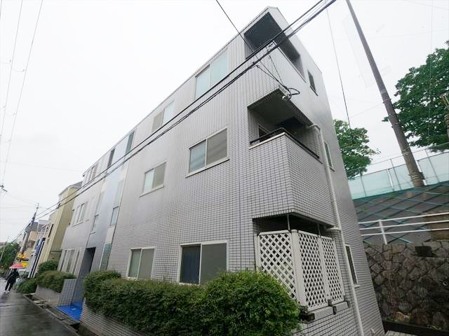 建物外観　タイル貼りの美麗なマンション。