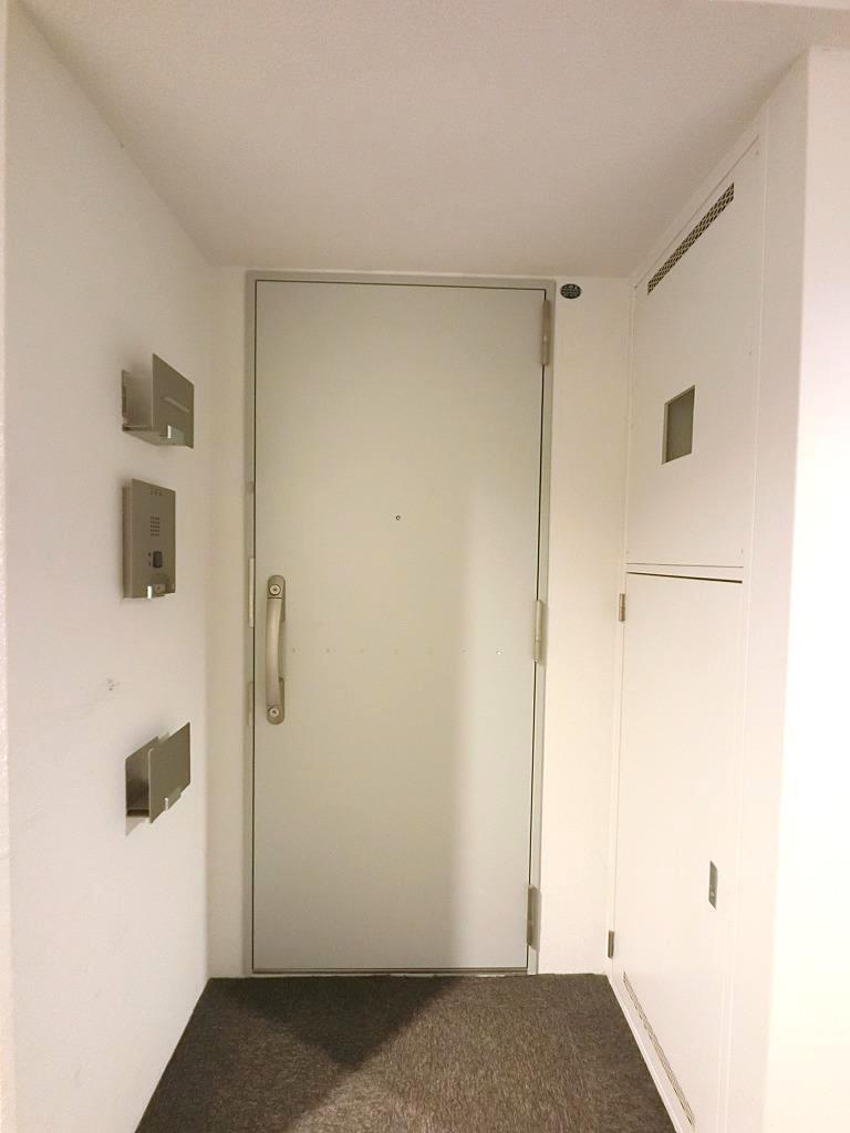 玄関　ダブルロックドア