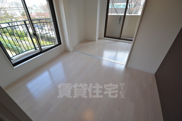 Luxe新大阪SOUTHの居間写真