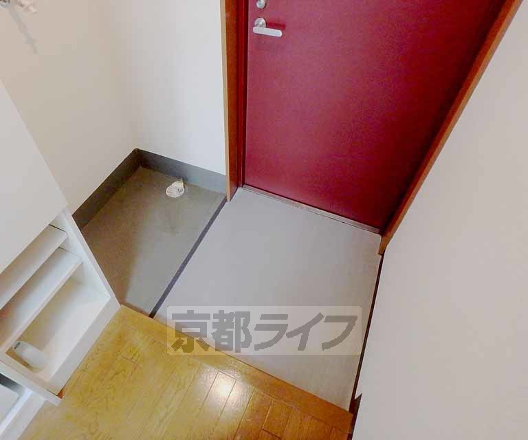 ＪＲ片町線 同志社前駅 徒歩1分 5階建 築33年の玄関写真