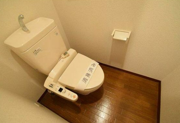 ＪＲ京浜東北線 大船駅 徒歩10分 2階建 築20年のトイレ写真