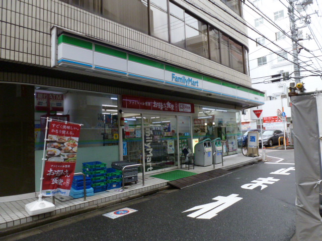 コンビニ　ファミリーマート 三鷹駅前店（コンビニ）まで282m