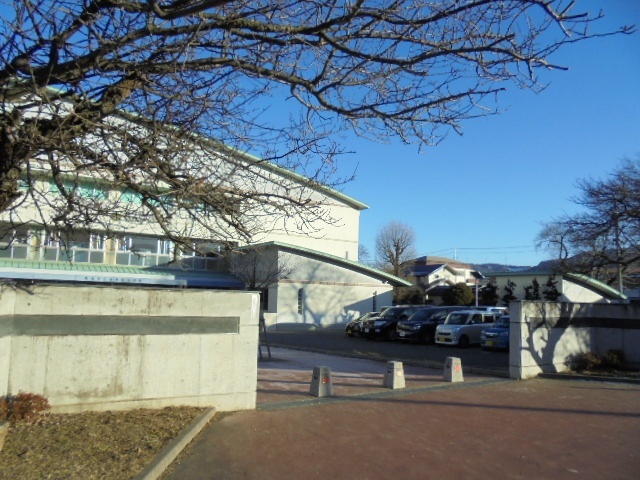 小学校　塩尻市立塩尻西小学校（小学校）まで684m