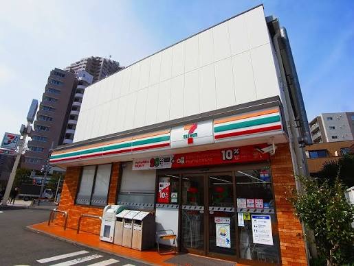 コンビニ　セブンイレブン足立千住曙町店（コンビニ）まで241m