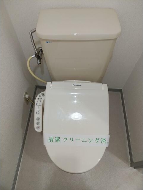 トイレ　嬉しい温水洗浄便座付き♪