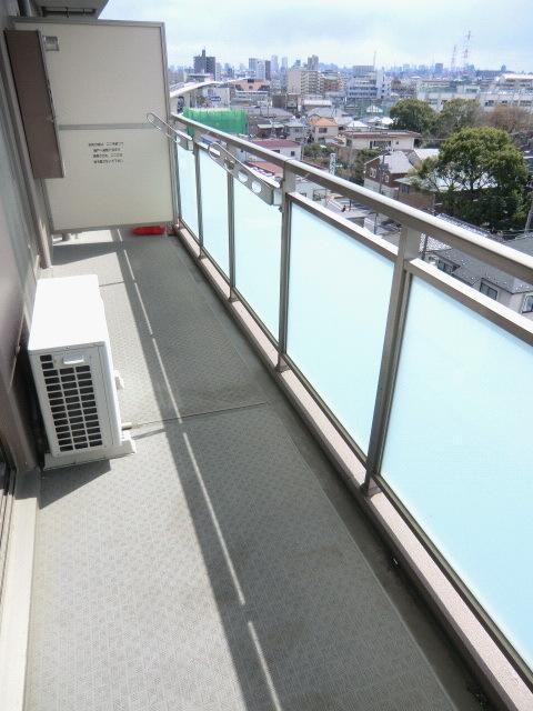 バルコニー　明るいバルコニー