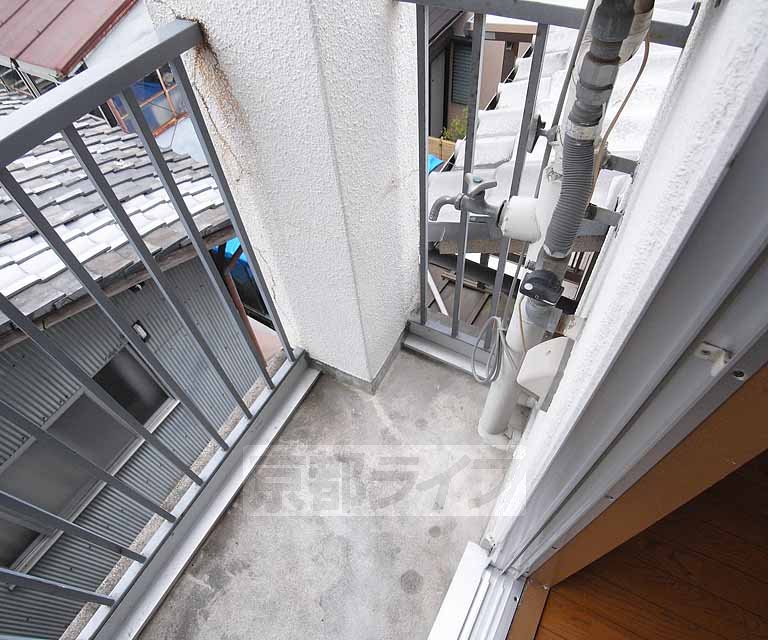 バルコニー　洗濯機はベランダに設置できます。