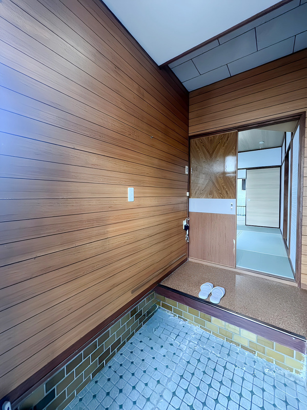 ＪＲ和歌山線 岩出駅 徒歩32分 2階建 築53年の玄関写真