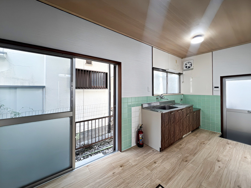 ＪＲ和歌山線 岩出駅 徒歩32分 2階建 築53年の居間写真