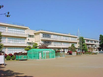小学校　牛久市立牛久小学校（小学校）まで554m
