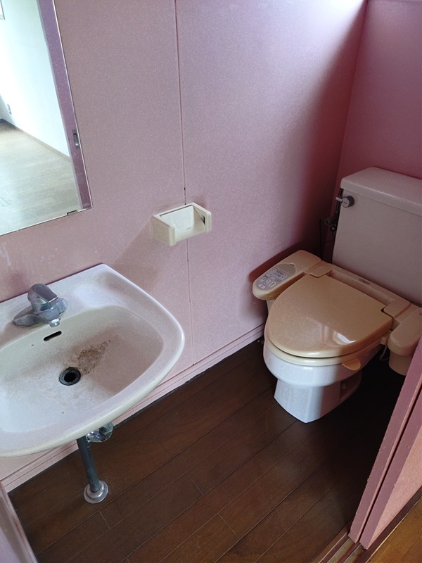成塚町戸建のトイレ写真