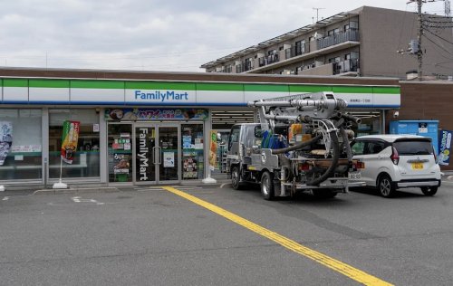 コンビニ　ファミリーマート 新座東北一丁目店（コンビニ）まで689m