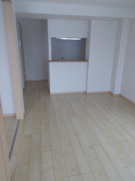イーストコート北6条の居間写真