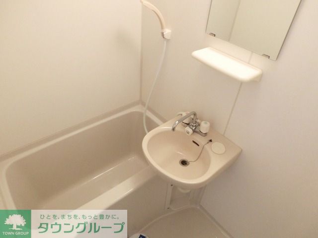 バス・シャワールーム　洗面台付バスルーム