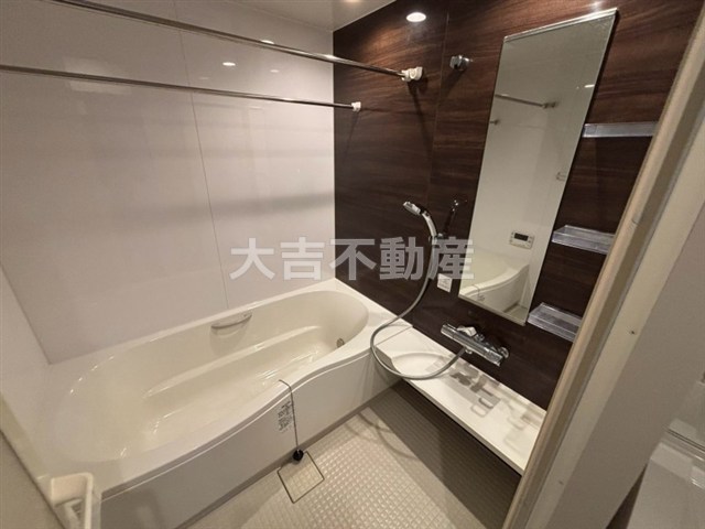 バス・シャワールーム　※別部屋の写真です