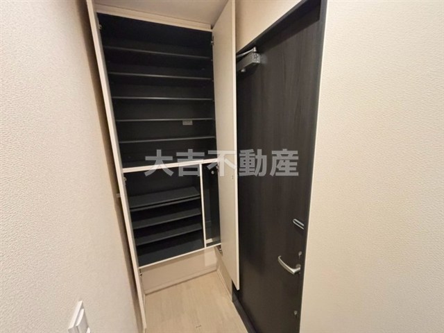 玄関　※別部屋の写真です