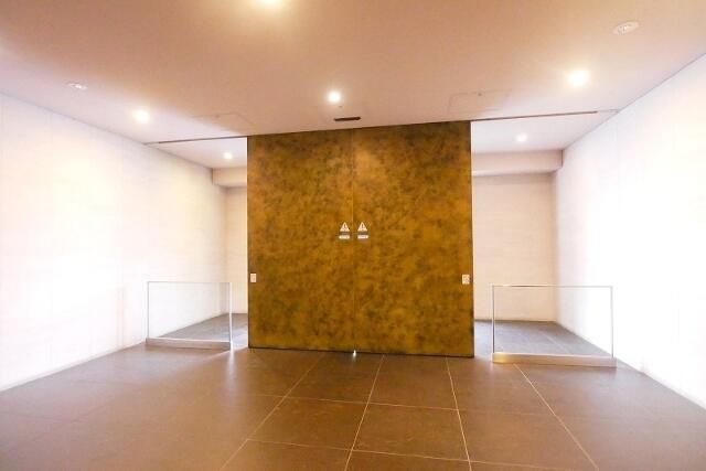 エントランス　建物の内部です