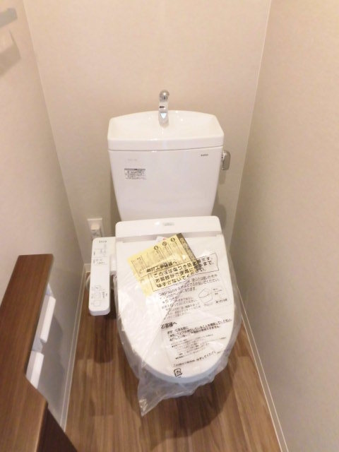 トイレ　洗浄付きのトイレです。