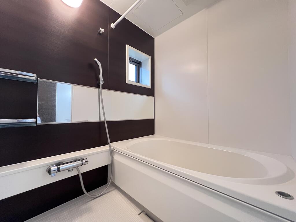 バス・シャワールーム　浴室乾燥機＆追い焚き機能完備！