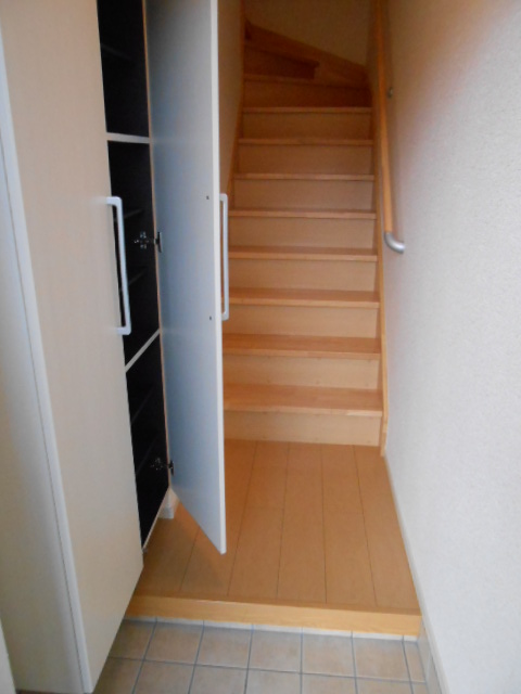 玄関　天井高シューズクローゼット完備