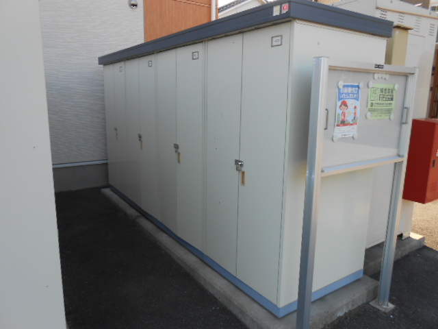 その他設備　各戸個別の屋外物置完備（冬用タイヤ等収納可能）