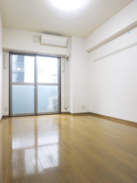居室・リビング　天井高めのお部屋です☆