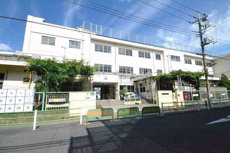 小学校　徳持小学校（小学校）まで319m