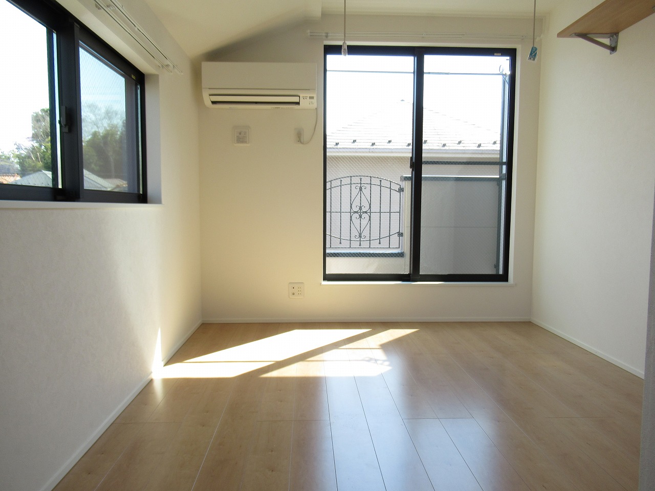 居室・リビング　明るく開放的な角部屋になります。