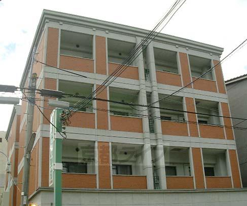 京都市上京区東桜町のマンションの建物外観