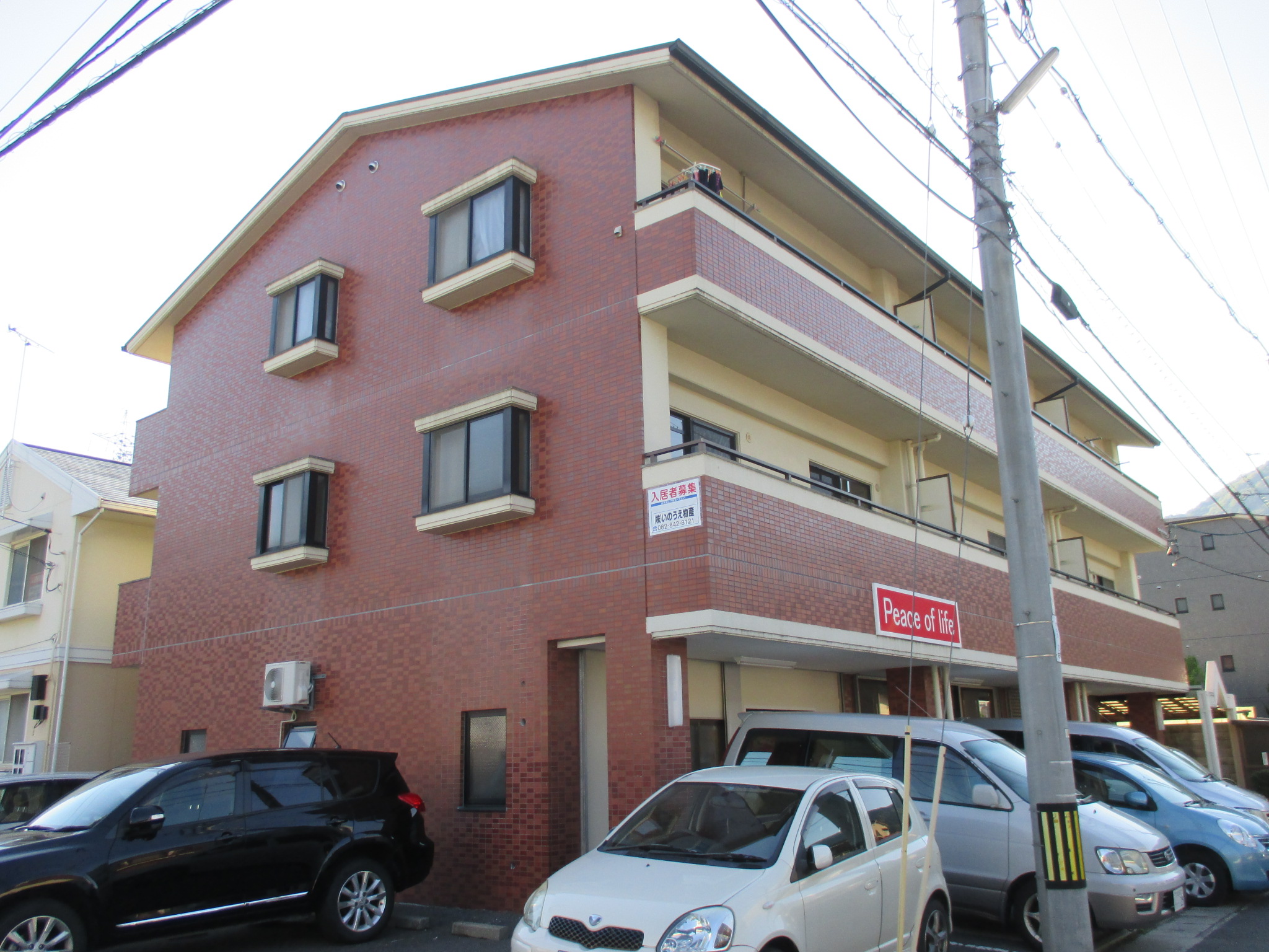 広島市安佐北区落合のマンションの建物外観
