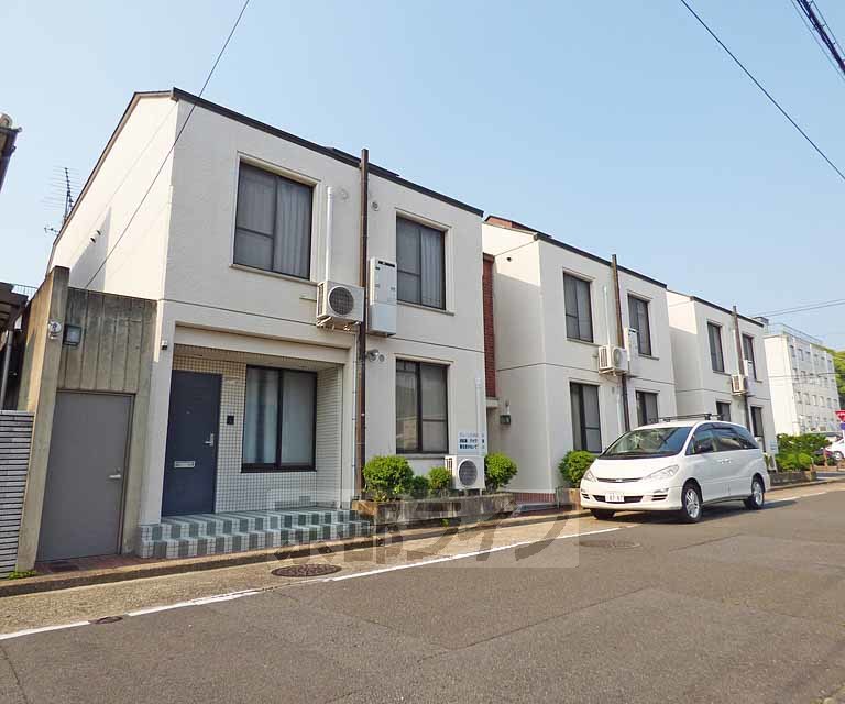 京都市北区平野上八丁柳町のアパートの建物外観