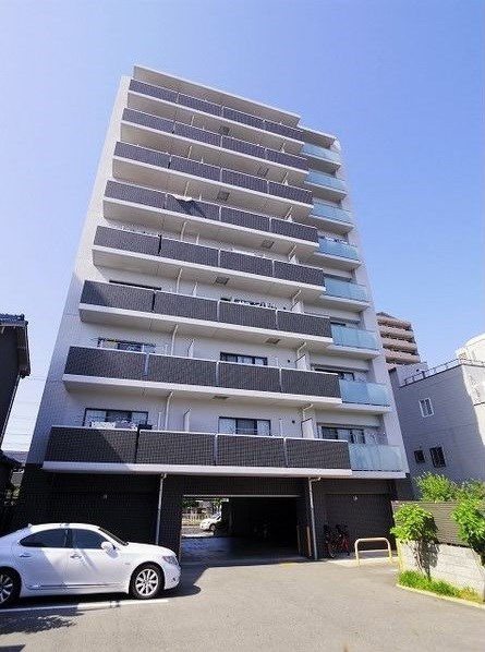 名古屋市昭和区藤成通のマンションの建物外観