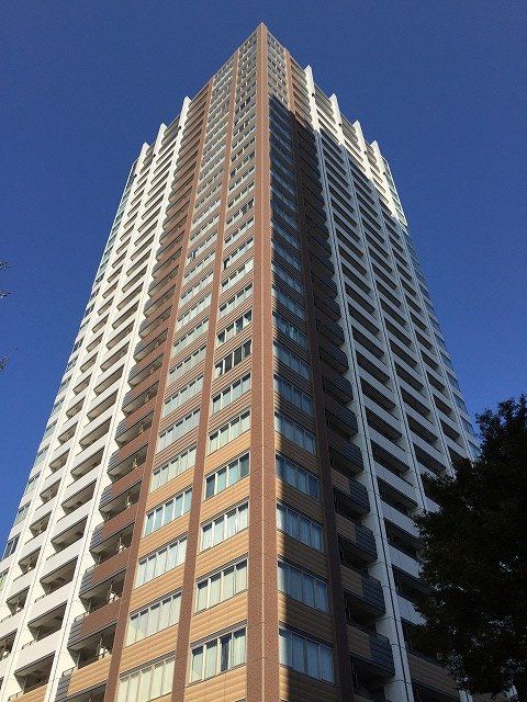 武蔵野タワーズスカイクロスタワーの建物外観
