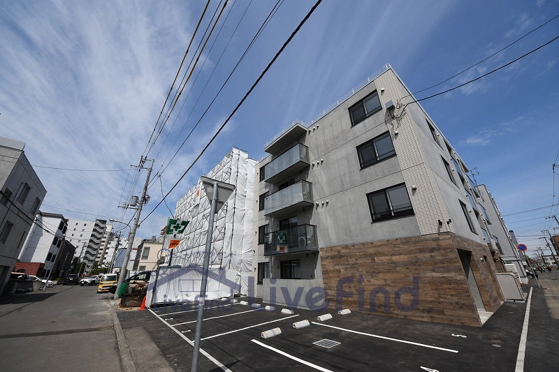 札幌市豊平区平岸三条のマンションの建物外観