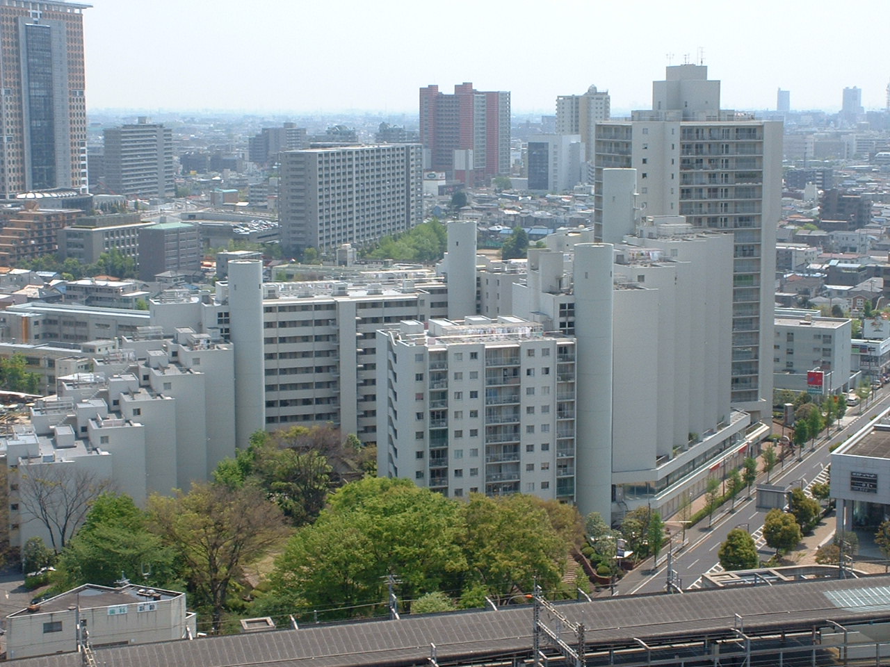 【与野ハウス4号棟の建物外観】