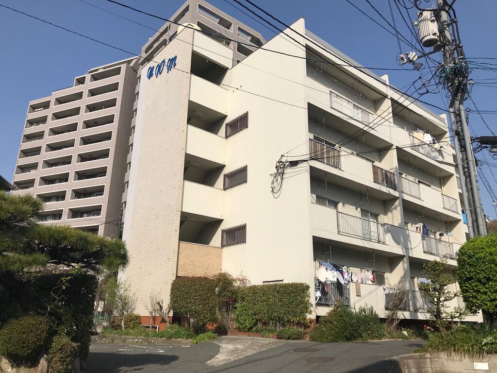 広島市東区牛田新町のマンションの建物外観