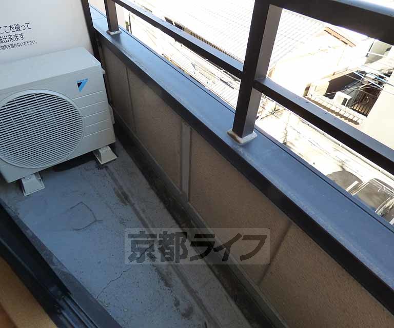 【京都市下京区燈籠町のマンションのバルコニー】