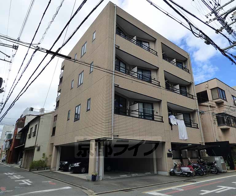 京都市下京区燈籠町のマンションの建物外観