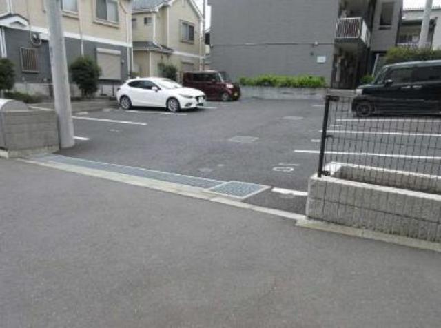 【レオパレスあづま坂の駐車場】