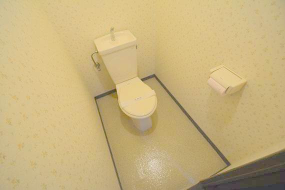トイレ　清潔感のあるトイレは、誰もがリラックスできる空間です。