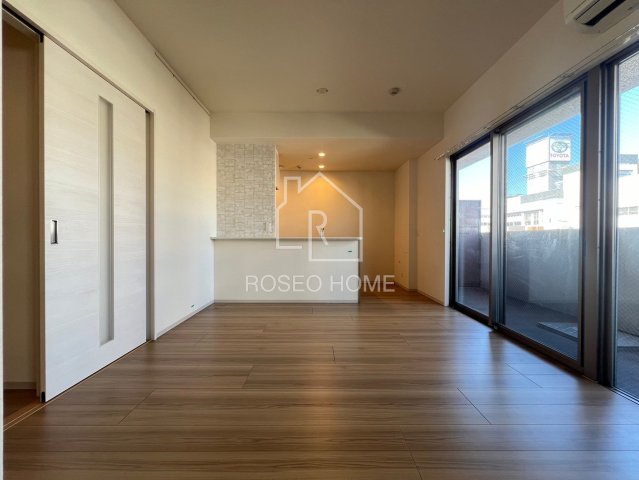 居室・リビング　同マンション別部屋：参考写真