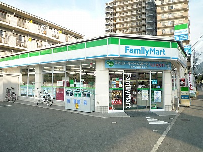 コンビニ　☆ファミリーマート 小倉企救丘駅前店（コンビニ）まで550m