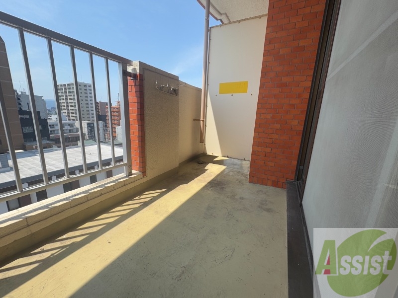 バルコニー　バルコニーは幅があり、広い印象を受けました。