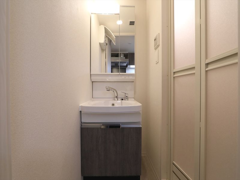 洗面設備　脱衣所　独立洗面台（シャンプードレッサー付）