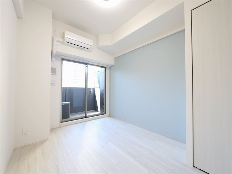 その他部屋・スペース　洋室6.4帖　エアコン完備　バルコニーに面しています