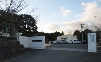 中学校　片江中学校（中学校）まで885m